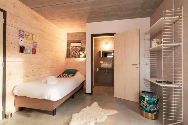 Room 9 of 61