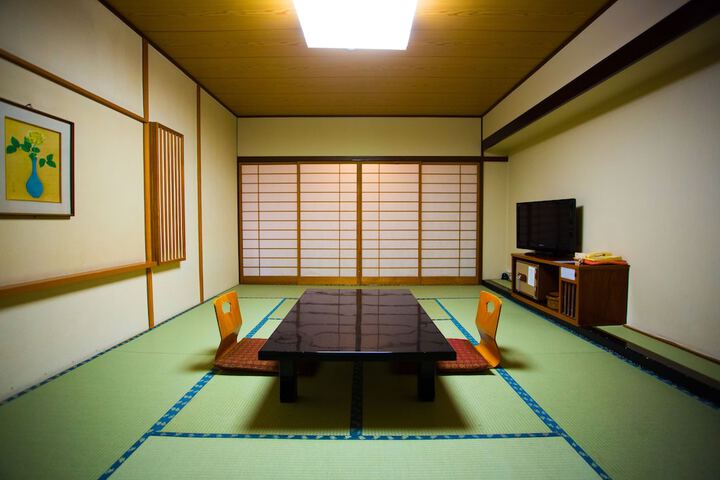 Room 8 of 55