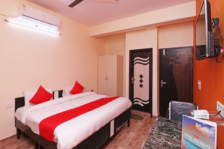 Room 10 of 34