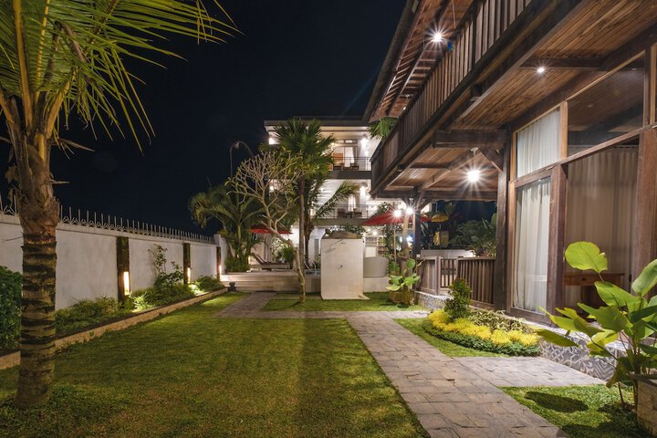 Hotel Exterior 124 of 130