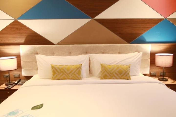 Room 13 of 30