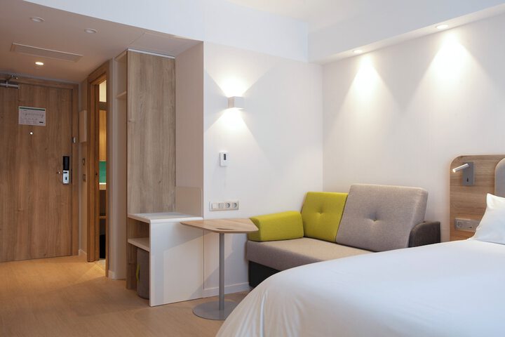 Room 6 of 27