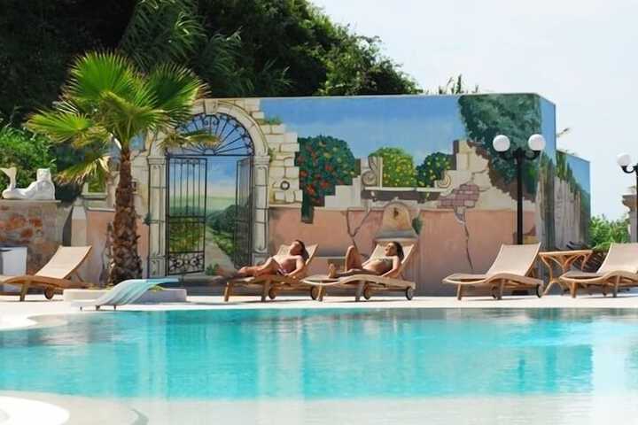 Pool Hotel