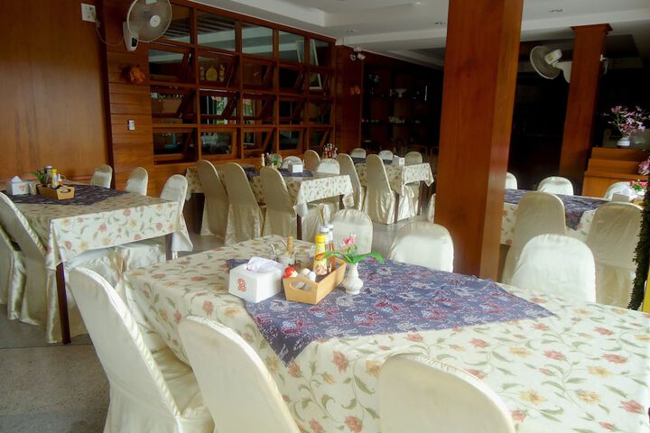 Dining 40 of 49