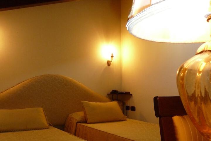 Room 9 of 38