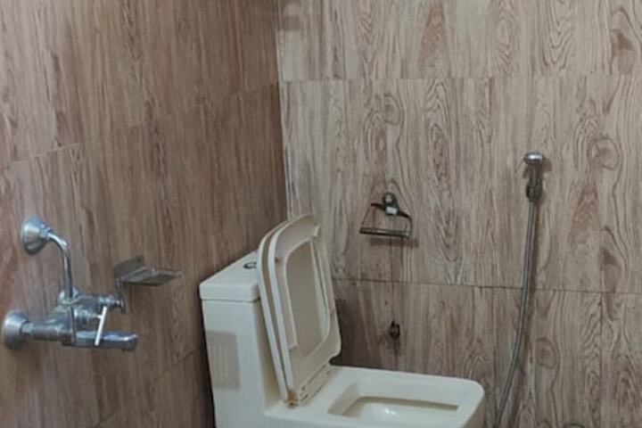 Room 12 of 19