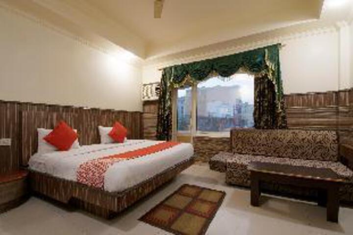 OYO Om Hari Residency