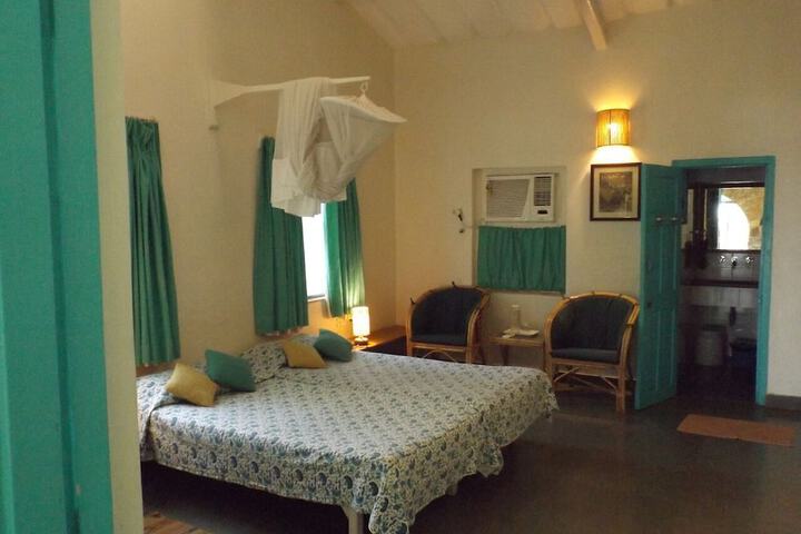 Room 34 of 233