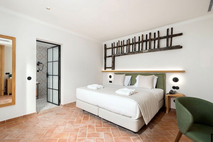 Room 3 of 51