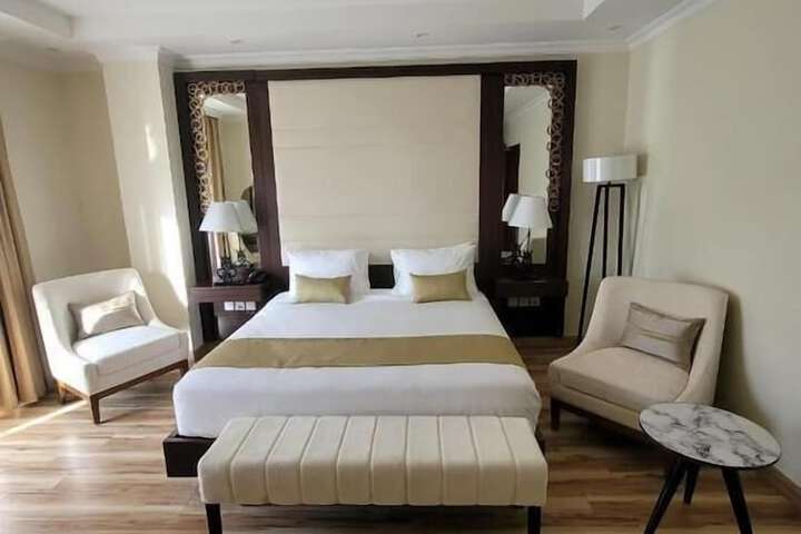 Room 7 of 17