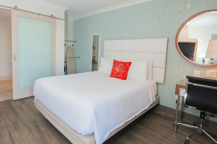 Room 10 of 76