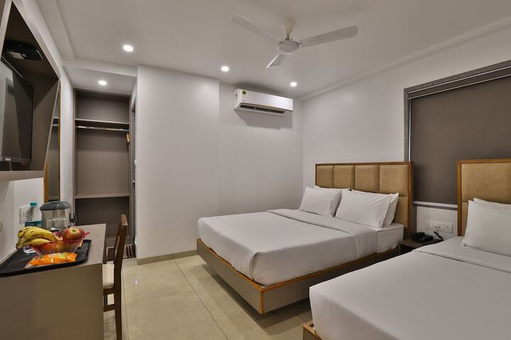 Room 12 of 43