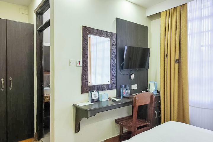 Room 10 of 48
