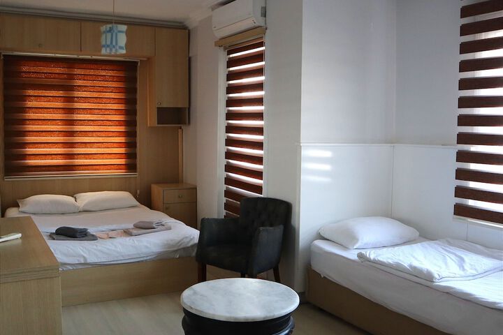 Room 11 of 30