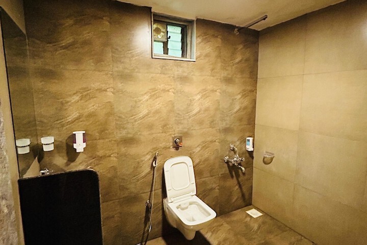 Room 5 of 7