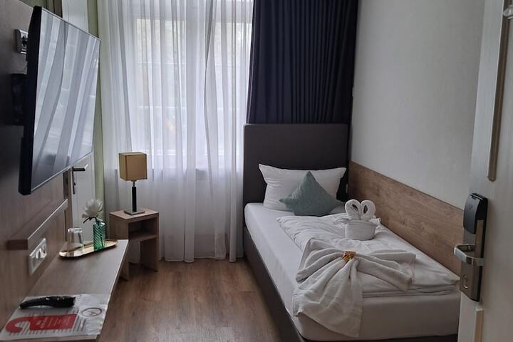 Room 26 of 131