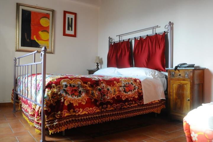 Room 6 of 18