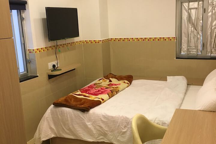 Room 13 of 42