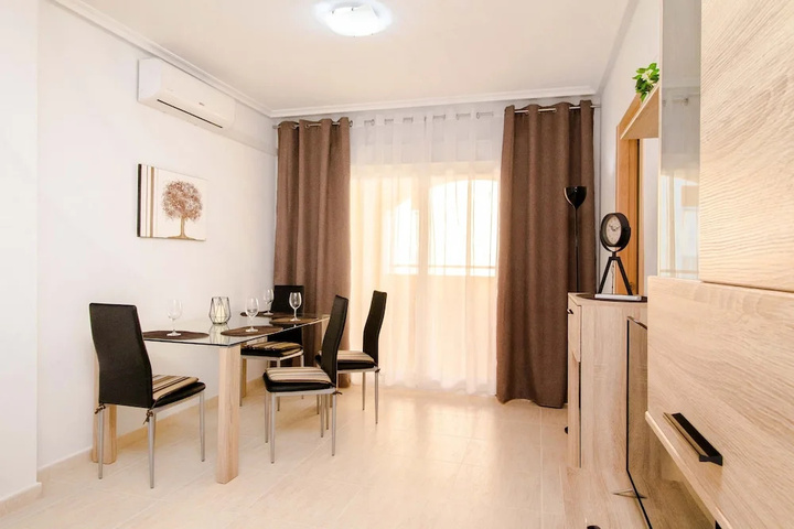 Room 5 of 16
