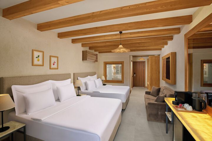Room 6 of 32