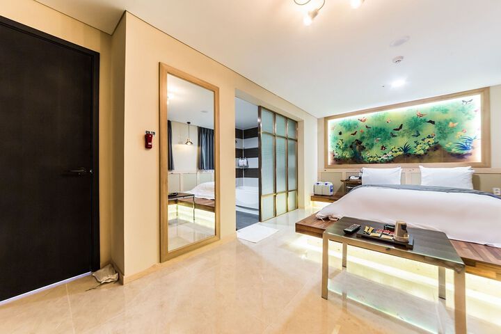Room 150 of 165