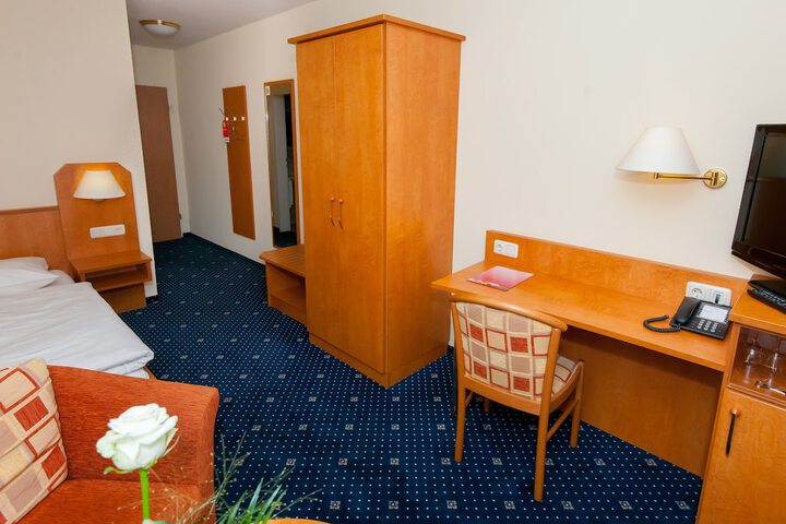 Room 4 of 44