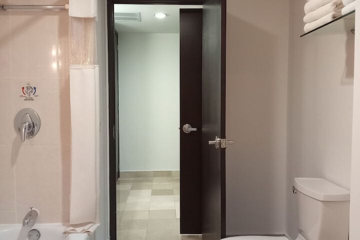 Room 27 of 94