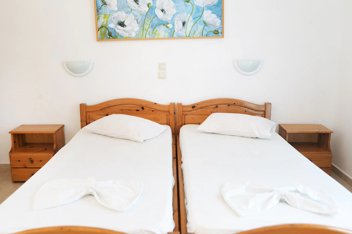 Room 6 of 8