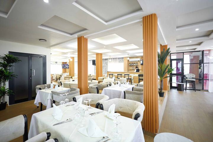 Dining 142 of 170