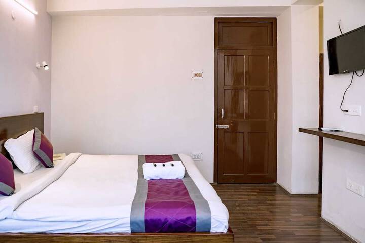Room 2 of 27