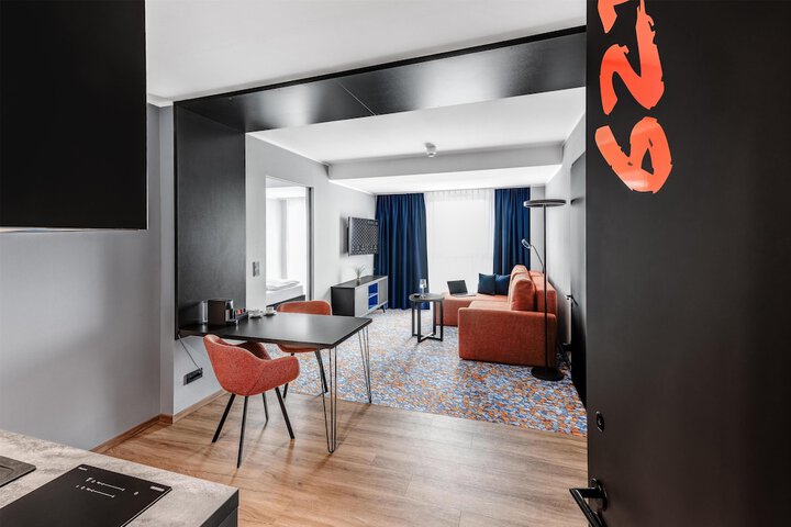 Room 12 of 44