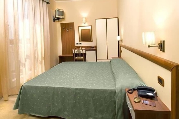 Room 8 of 46