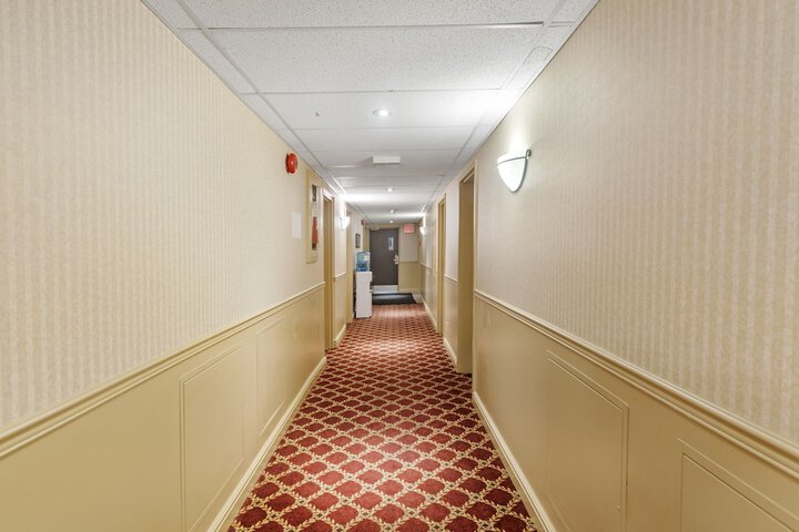 Ballroom/Hall 27 of 30