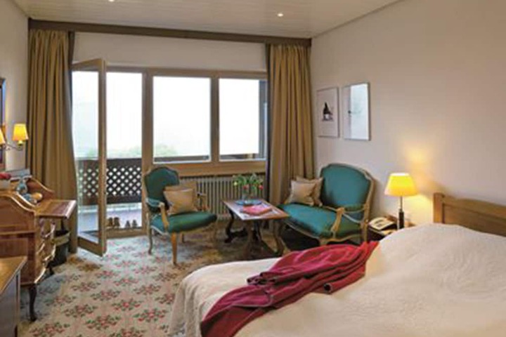 Room 9 of 33
