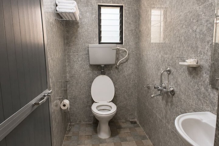 Room 11 of 25