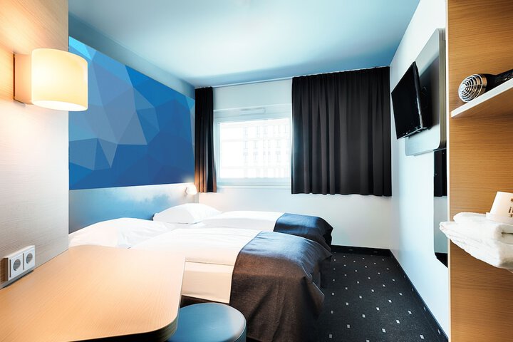 Room 4 of 28