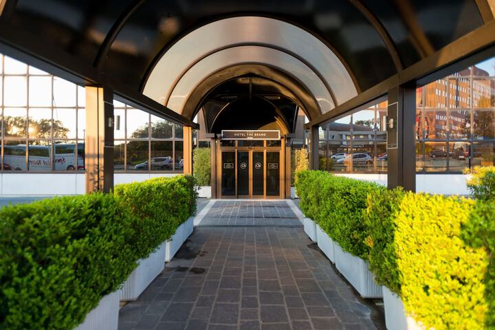 Hotel Exterior 47 of 54
