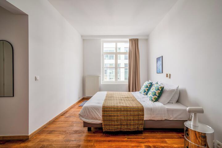 Room 5 of 37