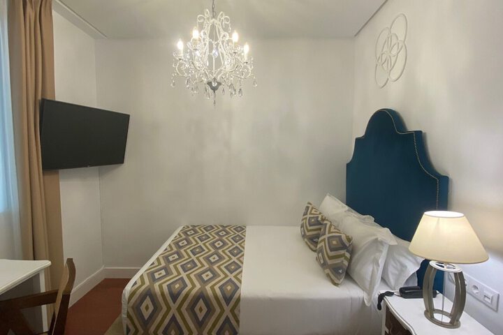 Room 21 of 48