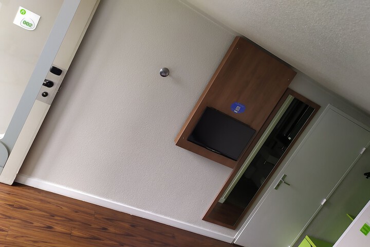 Room 16 of 44