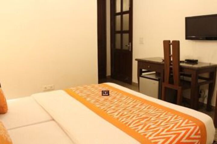 Room 10 of 26