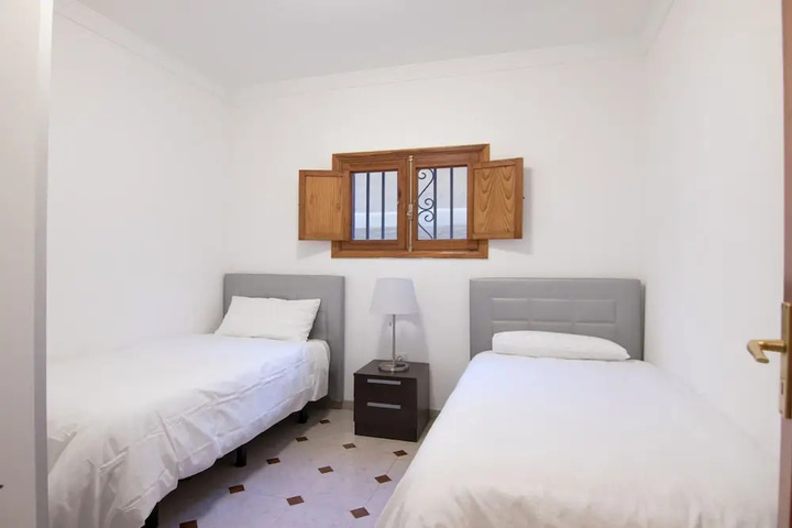 Room 4 of 27