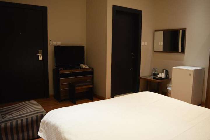 Room 4 of 24