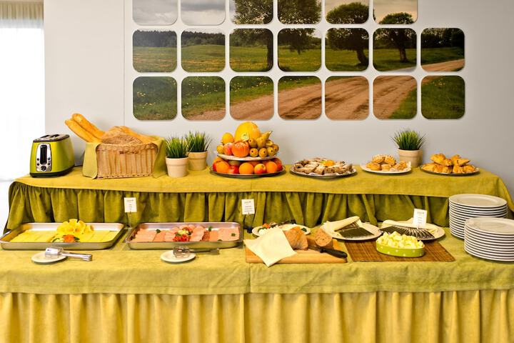 Breakfast area