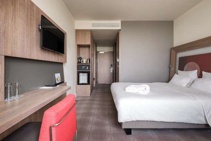 Room 6 of 96