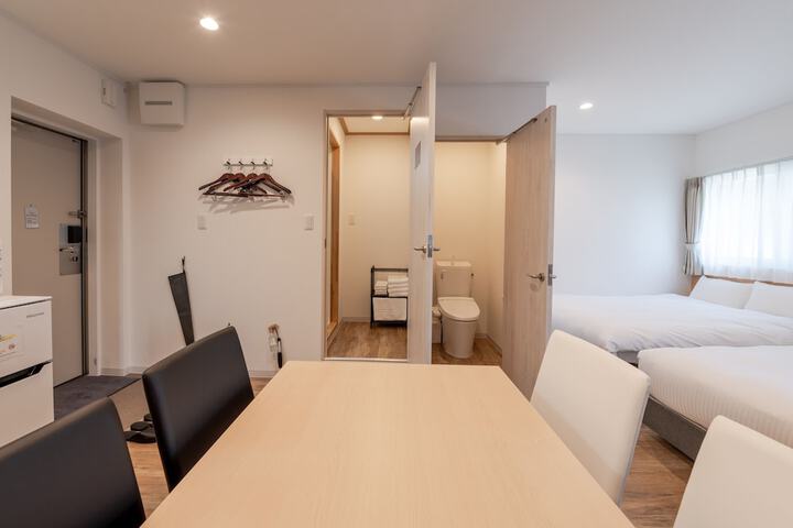 Room 4 of 20