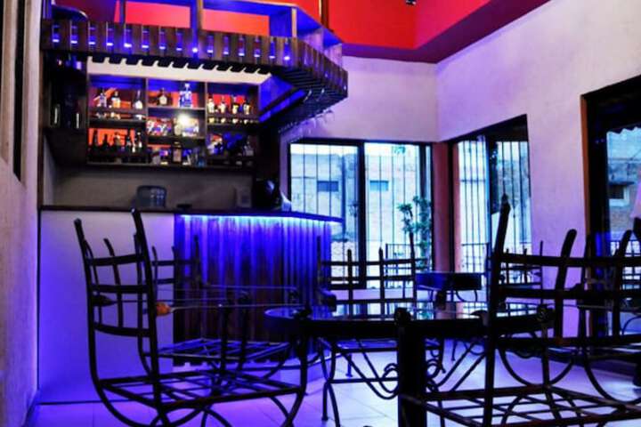 Lounge 16 of 23