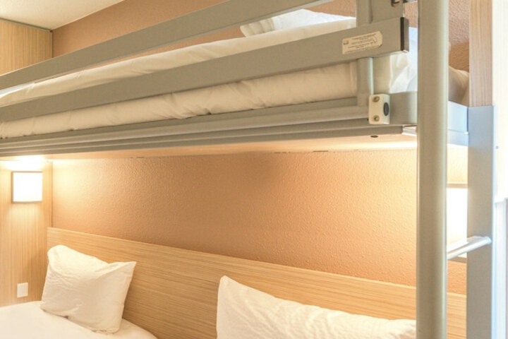 Room 10 of 36