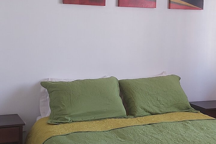 Room 2 of 33