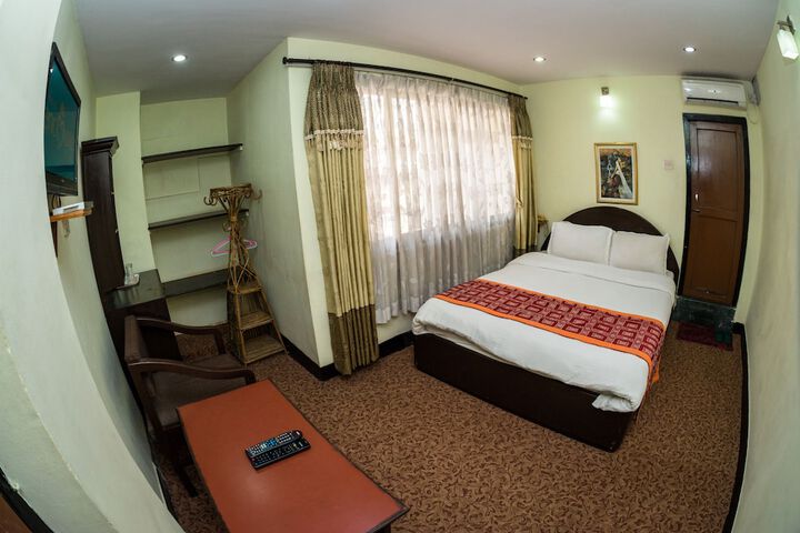 Room 27 of 70
